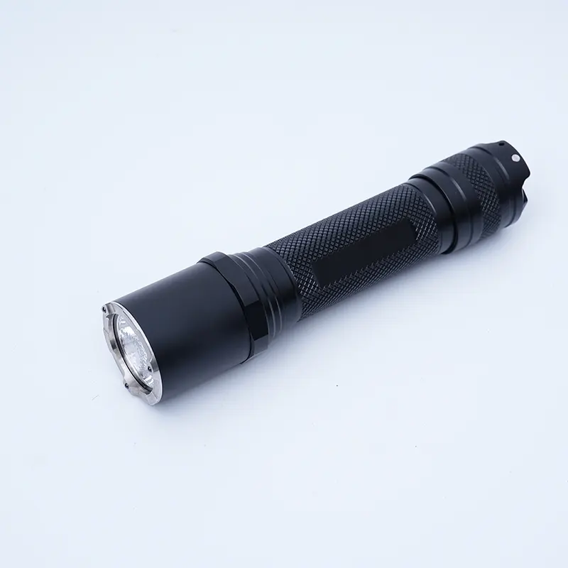 Đèn pin LED chiến thuật